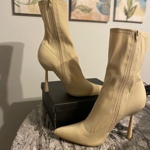 BROOKS POINTED TOE SCULPTURED ROUND HEEL ANKLE SOCK BOOT IN NUDE LYCRA